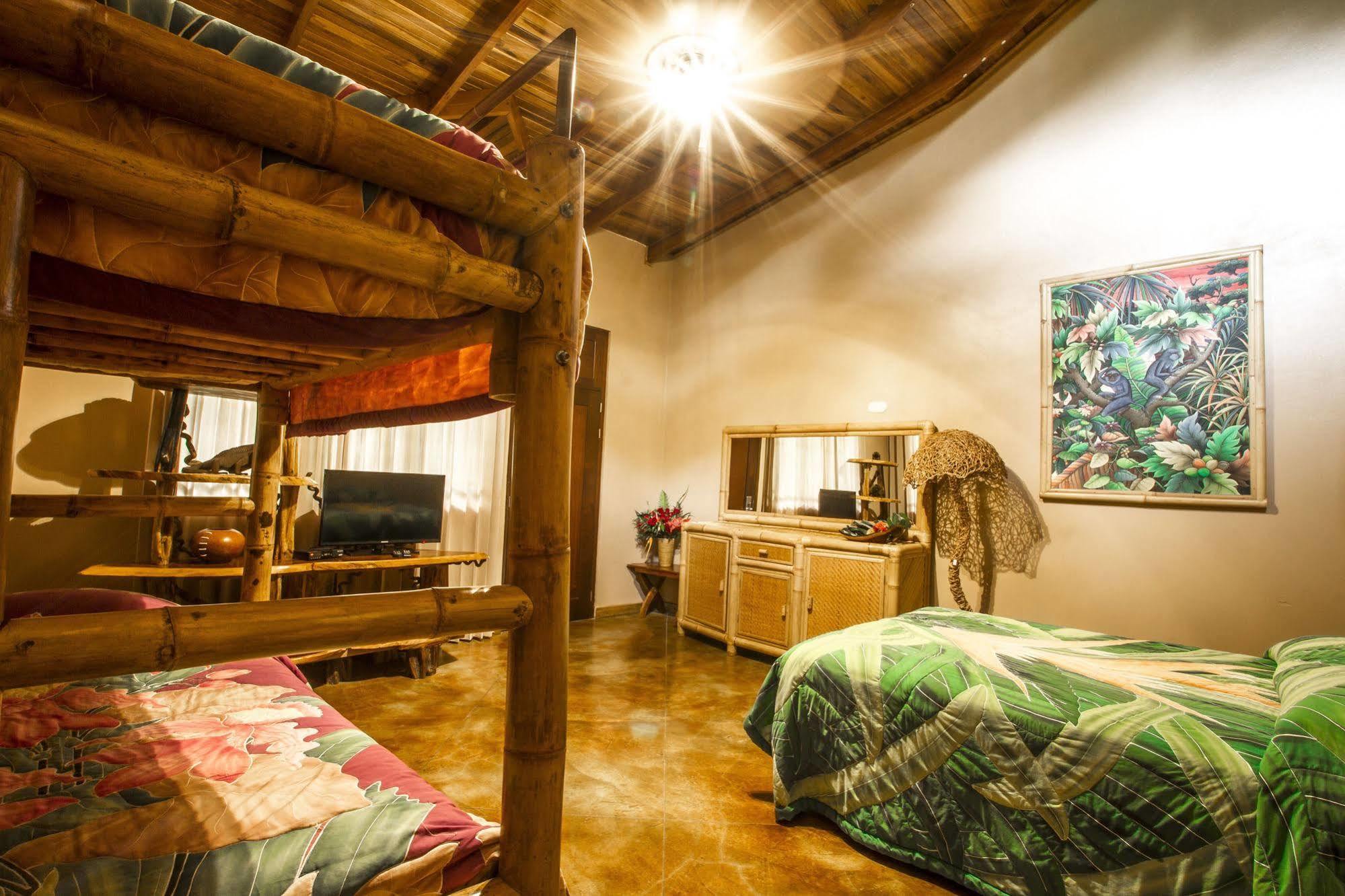 Lost Iguana Resort And Spa ラ・フォルトゥナ エクステリア 写真